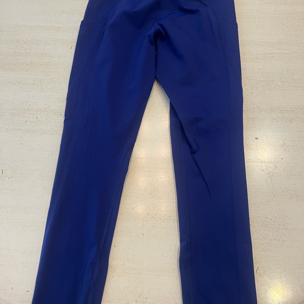 Lululemon size 6 fast and free crop.